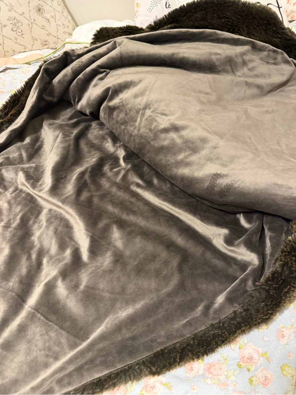 Restoration Hardware Luxe Faux Fur Throw in Rich Brown - Picture 6 of 9